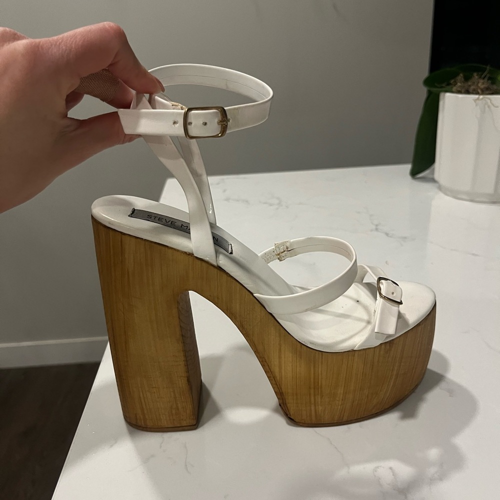 Steve Madden Lilia White Patent Platform Sandal, good condition!